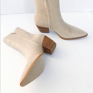 Matisse Cathy Ivory snake 5.5 Never worn